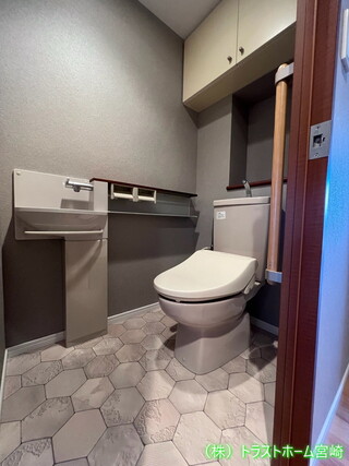 N様邸　トイレの床・壁紙張り替えリフォームのアフター画像