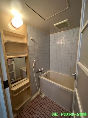 組石ホワイトのアクセントパネルで清潔感のある浴室になりました！のビフォー画像