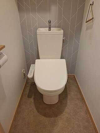 モザイクタイル柄がアクセント！素敵なトイレ空間のビフォー画像