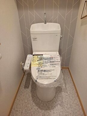 モザイクタイル柄がアクセント！素敵なトイレ空間のアフター画像