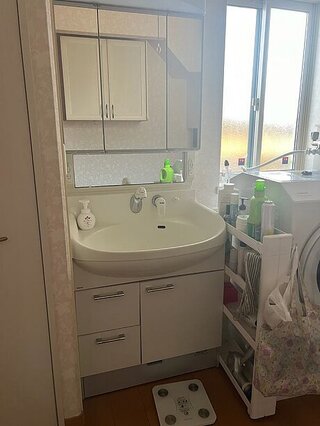 ドレーナとサクアを組み合わせた洗面化粧台のビフォー画像