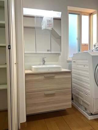 ドレーナとサクアを組み合わせた洗面化粧台のアフター画像