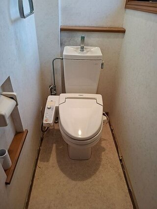 洗練されたトイレ空間のビフォー画像