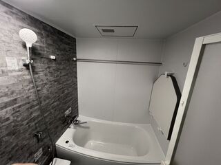 明るさと清掃性を重視した、TOTOサザナの浴室リフォームのアフター画像