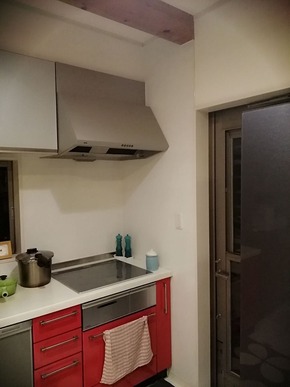 見た目も使い勝手も向上した、レンジフード取替工事のビフォー画像