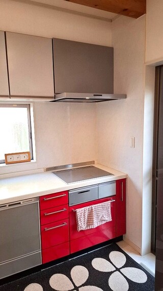 見た目も使い勝手も向上した、レンジフード取替工事のアフター画像