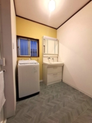 クロス・床張替えで明るくおしゃれな空間へのアフター画像